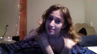 lillypadx crazy queen gently pulls the vagina