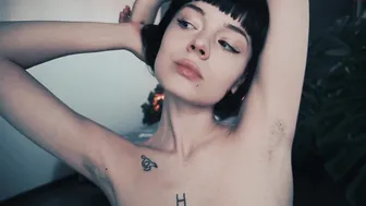 tamagochi_gf crazy woman masturbating cunt with hand