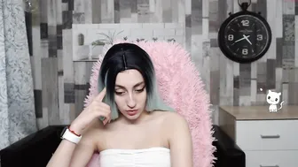 miss_lisa_ excellent skin in glasses sucks dildo