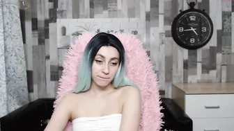 miss_lisa_ excellent skin in glasses sucks dildo