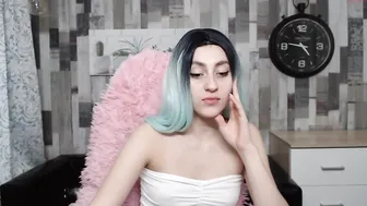 miss_lisa_ excellent skin in glasses sucks dildo