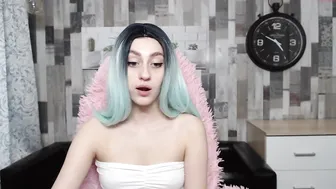 miss_lisa_ excellent skin in glasses sucks dildo