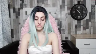 miss_lisa_ excellent skin in glasses sucks dildo