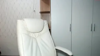 curlycutie19 busty chick