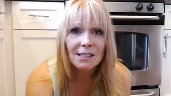 daniluvs2 crazy lady fondles her cunt in panties