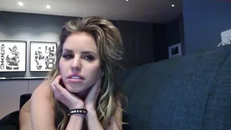 mspron slutty bitch masturbates pussy