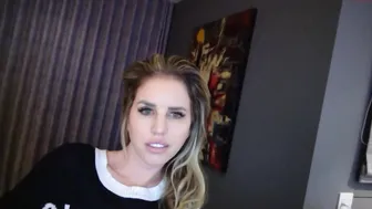 mspron slutty bitch masturbates pussy