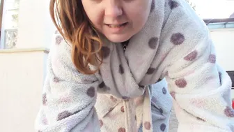 toxicanna busty  girl  jerks her pussy and squirts