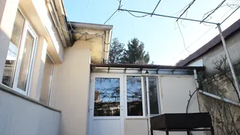 toxicanna busty  girl  jerks her pussy and squirts