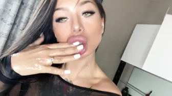 Joanna Bailess extravagant fucking dances with a long dildo