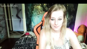 gamerqueen fucks with her monthly