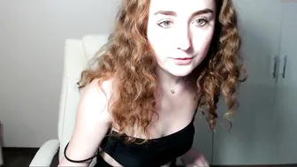 curlycutie19 excellent body gives pussy