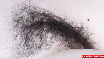 Doris Dawn greedily fucks her pussy