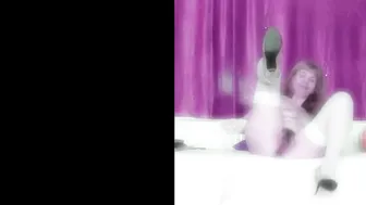 Doris Dawn predatory panther craves to cum in the process of jerking
