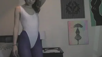 AnabelleLeigh petite slut masturbates with her fingers