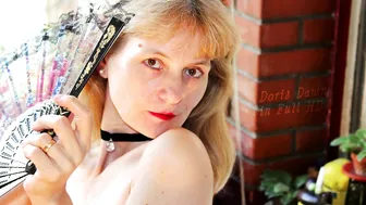 Doris Dawn loves jerking off and catches the buzz from the process