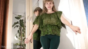 Doris Dawn lovely girls pose in free chat