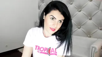 queenrannya crazy babe shows beautiful breasts