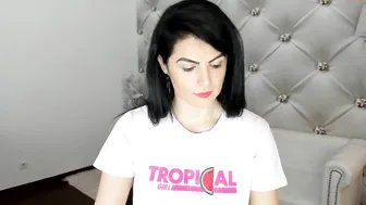 queenrannya crazy babe shows beautiful breasts