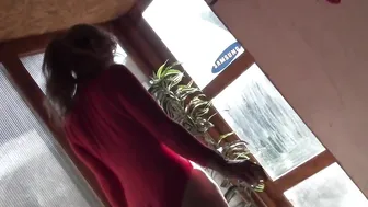 Doris Dawn rubs and fucks her pussy
