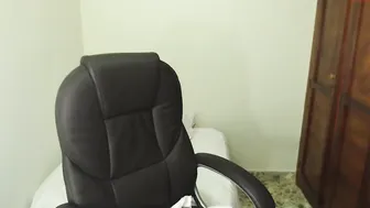 lisa_coleman busty bitch jerks pussy with phallus