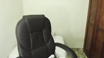 lisa_coleman busty bitch jerks pussy with phallus