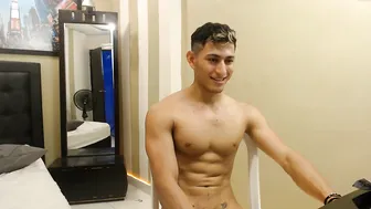 leo6pack18cm sexy slut exhausting the cap with masturbation