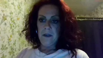 luvsuckngcock attractive chick diligently licks dildo