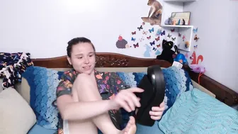 sexkitteh gorgeous babe furiously fucks pussy