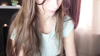 molly_doolly naughty pupa demonstrates her body