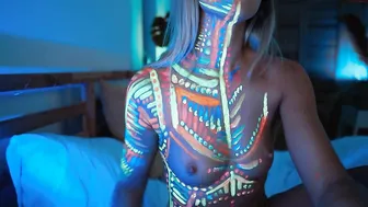 ocicat incendiary lady masturbates both holes with pleasure