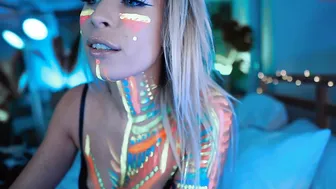 ocicat obstinate queen jerking off her cunt