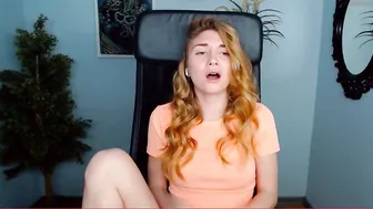 daniella_true black-haired beauty pulls sex lips