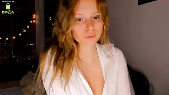 kiraaishere lustful skin jerks off shaved cunt