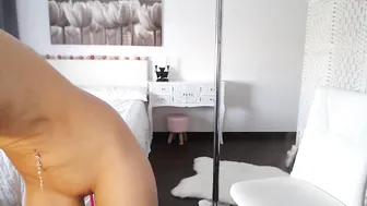 jessica_ashley whore chick caresses shaved cunt