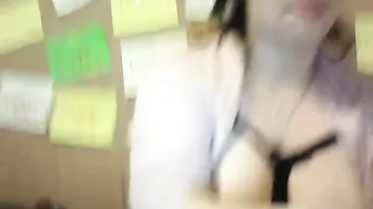 gamergirl fucks her pussy