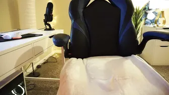 ashley_benson1 busty hottie gently jerks her cunt