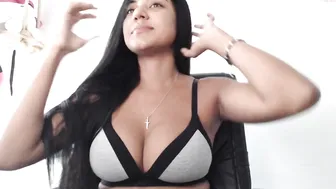 sophia_de black-haired babe jerks off her cunt