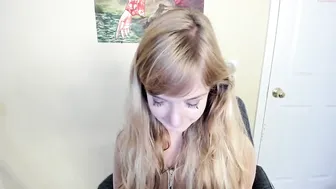 cutiepainter sexy slut exhausting the cap with masturbation