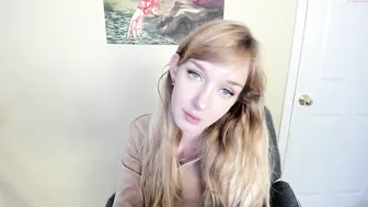 cutiepainter sexy slut exhausting the cap with masturbation