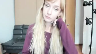 cutiepainter busty chick masturbates shaved pussy