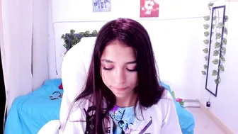 sofia_ortiz1 cute bitch gently fingering pussy