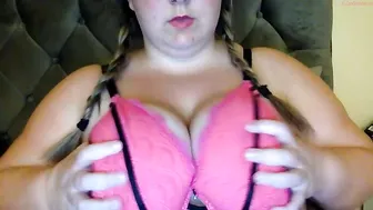 juicy_bee charming whore sticks dildo in the vagina