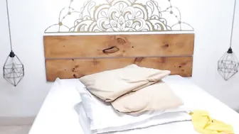 isabel_hotsex naughty slut caresses big tits