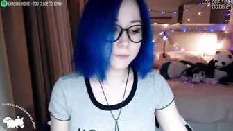blue_mooncat cute babe showing slut shapes