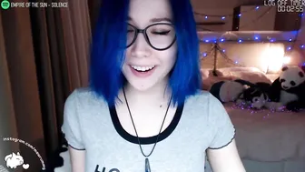 blue_mooncat cute babe showing slut shapes