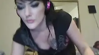 hiclasshoodrat707 fat chick fucks cunt with phallus