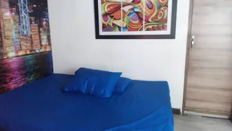 _roxana dark-skinned females jerk off the vagina