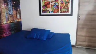 _roxana dark-skinned females jerk off the vagina