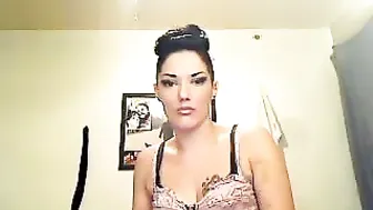 hiclasshoodrat707 bitch jerks off in the office